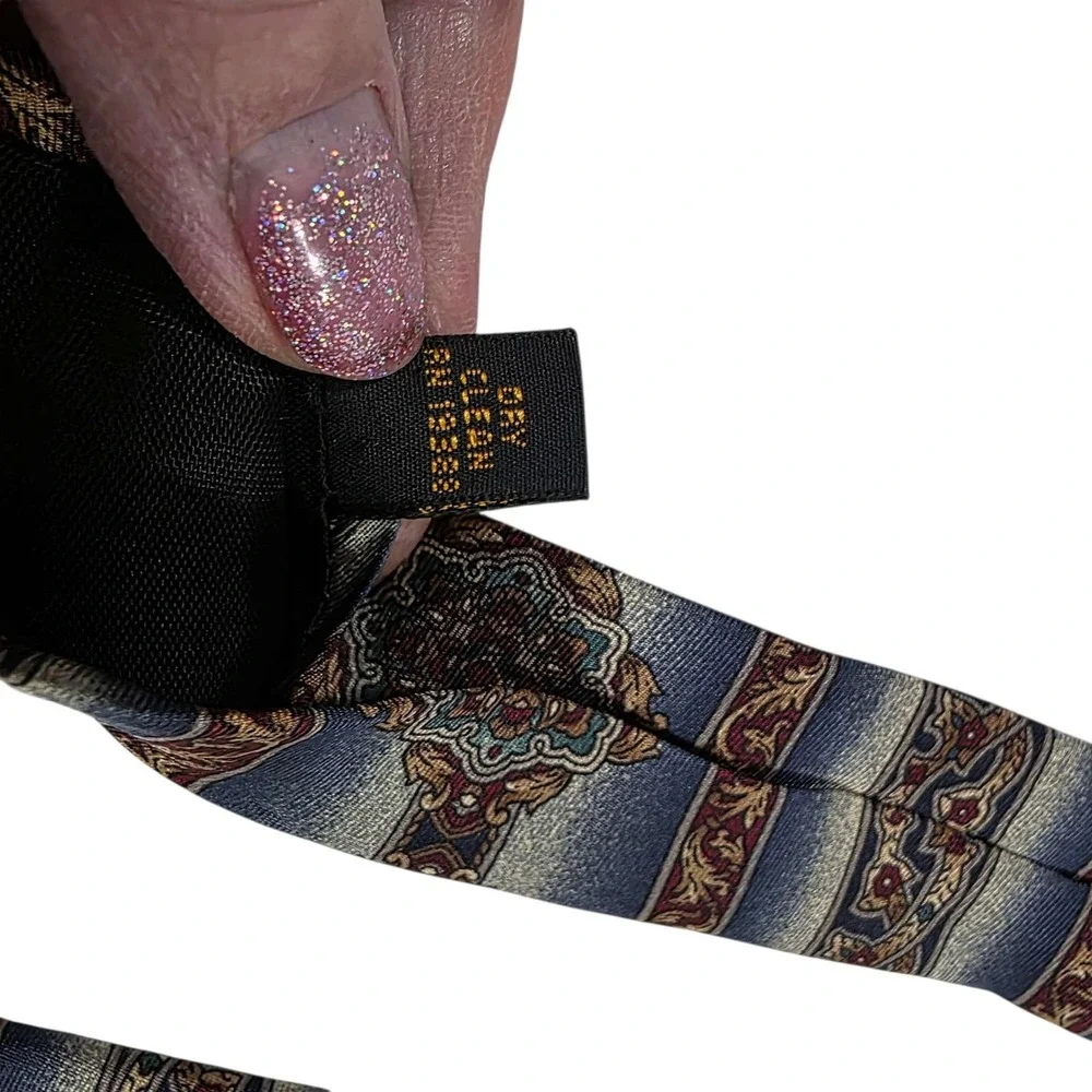 Alexander Julian‎ Colours Pattern Mens Silk Blend Necktie Blue Red Mens Business